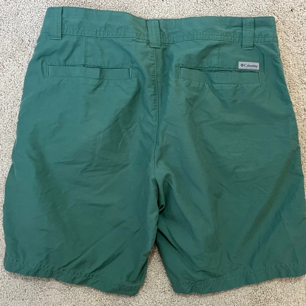 Columbia Men’s Green Flat Front Washed Out Casual Shorts Size 30